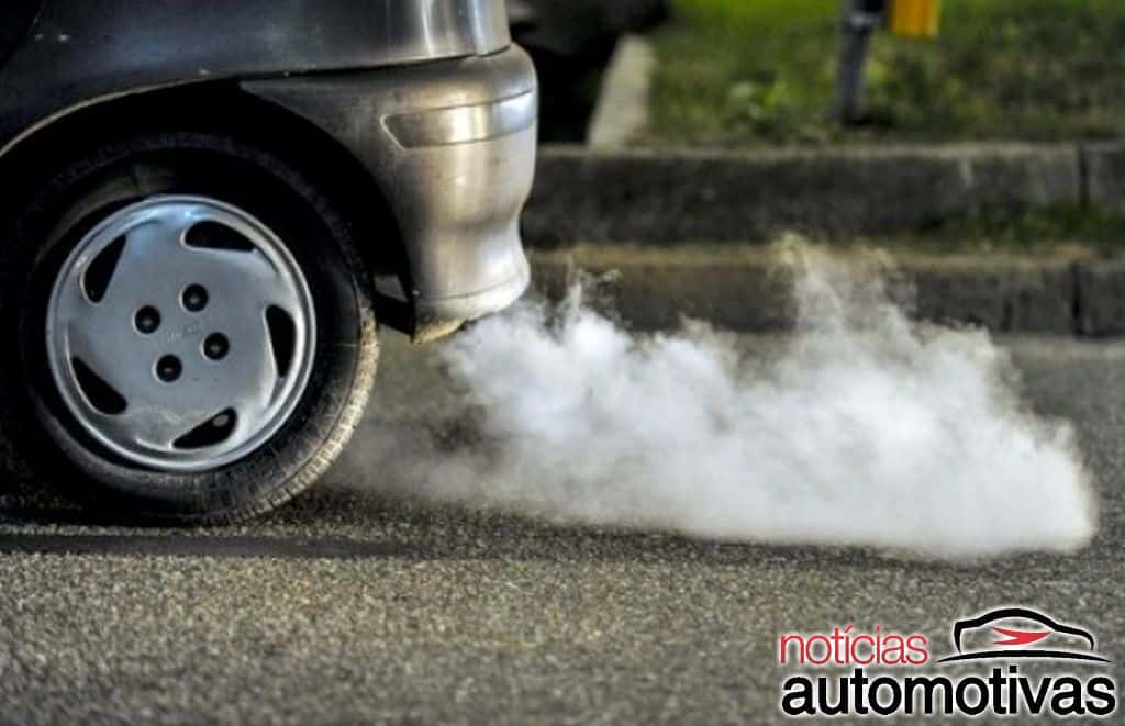 Fumaça branca saindo do escapamento, o que é? - Assobrav
