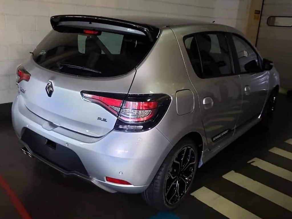 Renault sandero 2020 года