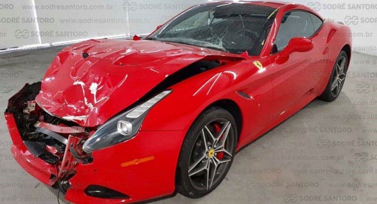 Ferrari batida em curitiba